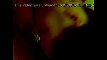 mama le chupa la panocha a su hija dormida mexicana