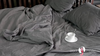 naked_old_men_in_bed