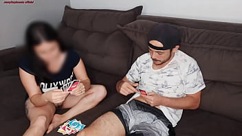 Chamei o vizinho pra jogar uno eu sem calcinha e meu marido no trabalho Chamei o vizinho pra jogar uno eu sem calcinha e meu marido no trabalho