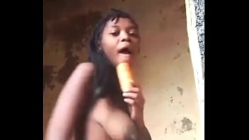 Jocilena squirting using carrots