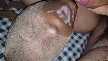 She wear a gold tights on her face and make blowjob