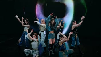 Loona chicas kpop pintando toda la ciudad