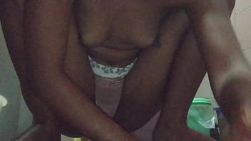 Sexy vecina es filmada en el baño la conoci en Sexy vecina es filmada en el baño la conoci en