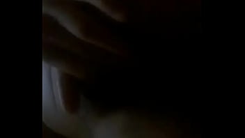 Novinha safada na siririca