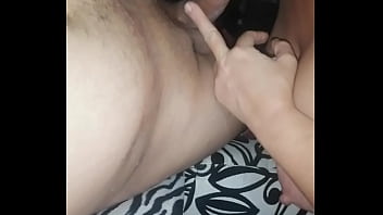 Masajeo su pene con mis pies hasta que lo hago eyacular Masajeo su pene con mis pies hasta que lo hago eyacular