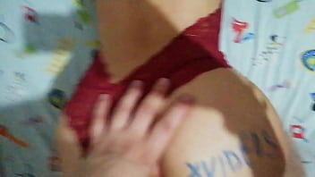 Nalgona en lencería roja Nalgona en lencería roja