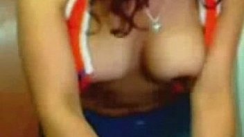 Brunnete cam whore puts on a sexy show