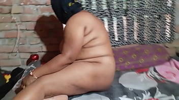 एक कुर्सी पर प्राकृतिक स्तन वाली भारतीय लड़की संभोग सुख के लिए खुद को उँगलियों से कामुक महसूस कर रही है एक कुर्सी पर प्राकृतिक स्तन वाली भारतीय लड़की संभोग सुख के लिए खुद को उँगलियों से कामुक महसूस कर रही है