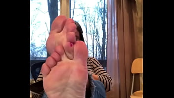 Thick and wrinkled soles and toes of hot milf donna Thick and wrinkled soles and toes of hot milf donna