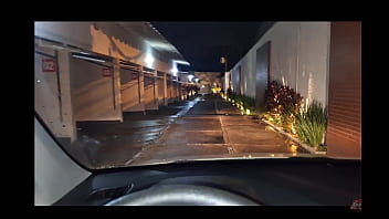 Tudo começou no carro depois levei essa casada pra levar rola grande e grossa no quarto diz ela que o marido adora limpar a porra que eu deixo dentro dela