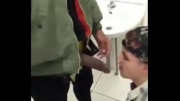 Fudendo banheirao gostoso Fudendo banheirao gostoso