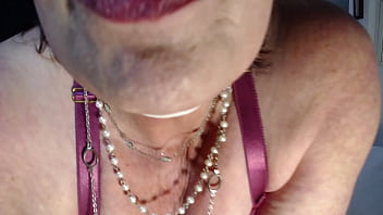 Curvy mature redheaded dawnskye1962 offers kisses feet and booty shakin Curvy mature redheaded dawnskye1962 offers kisses feet and booty shakin