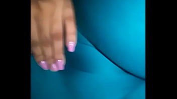 Ella se toca en la cama bien rico para su novio sofia Ella se toca en la cama bien rico para su novio sofia