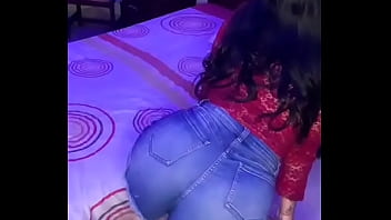 Pendeja moviendo el culo Pendeja moviendo el culo