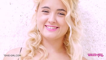 Omg this blonde teen is so amazing shows perfect body Omg this blonde teen is so amazing shows perfect body