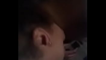 Moreno barueri ganhando boquete da vizinha