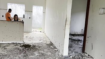 Parei na construção pra fazer xixi quando percebo vejo um cara gostoso dei minha buceta pra ele no pelo Parei na construção pra fazer xixi quando percebo vejo um cara gostoso dei minha buceta pra ele no pelo