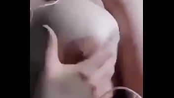 Mi amiga cachonda se graba y me envía vídeo de sus tetas Mi amiga cachonda se graba y me envía vídeo de sus tetas