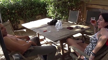 Kicca martini sbattuta sul tavolo come una puttana Kicca martini sbattuta sul tavolo come una puttana