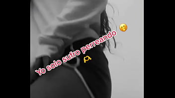 Cholita disfruta de perrear