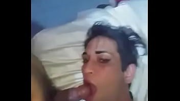 La mama echadita roxana en la cama La mama echadita roxana en la cama