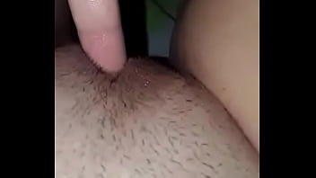 Masturbandose con los dedos intensamente Masturbandose con los dedos intensamente