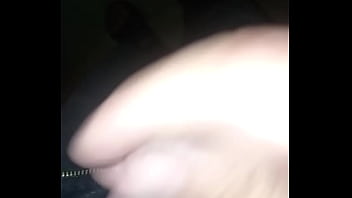 Pantalones orinados con pañal de tela y un día lleno de delicia y pajas