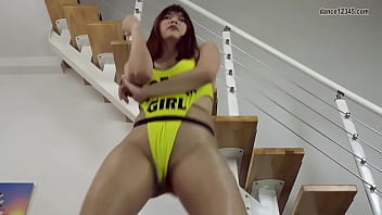 高叉高腰比基尼泳装美女姐姐,你们喜欢 吗 高叉高腰比基尼泳装美女姐姐,你们喜欢 吗