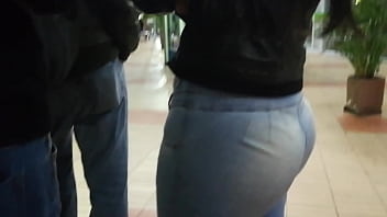 Gran culote en centro comercial Gran culote en centro comercial