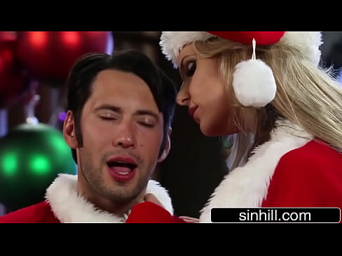 Santa Claus And Mrs Claus (phoenix Marie) Have Xxx Hook-up