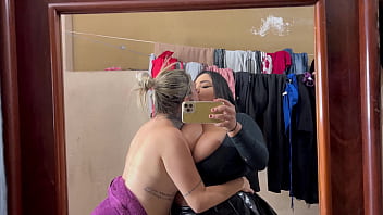 Peguei minha inquilina se masturbano e se tocando no quintal de casa ela disse que estava gravando video porno não aguentei e participei