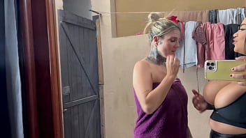 Peguei minha inquilina se masturbano e se tocando no quintal de casa ela disse que estava gravando video porno não aguentei e participei