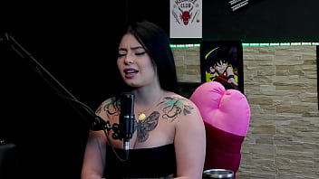 Tem fetiche em pele o boquete é o seu forte gravou com um pau de 24cm teve experiência com dois homens e gosta de pequeno e grosso - kalyca watch sheer red