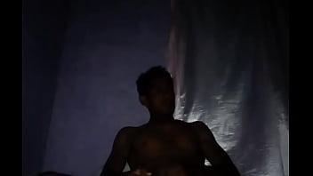 El venezolano franklyn mostrando un poco de sus privadas partes para gozar bastante si gustas puedes mirar