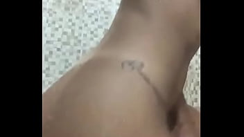 Morena novinha se mostrando