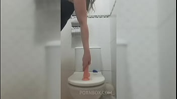 Big ass solo girl fucking a big dildo in a big pussy until she gets orgasm and squirts in the bathroom