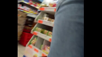 Girl show her beautifull ass on market