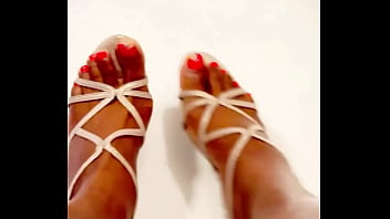 Perfect day for foot worship #feet #blackfeet #feetworship #ebonyfeet #footfetish #transfeet #pedicure #prettyfeet #big