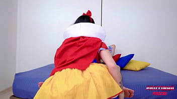 Snow white arrives at the big bad wolf with a giant dick to take revenge on her grandma with hot sex - cris bathory and frotinha