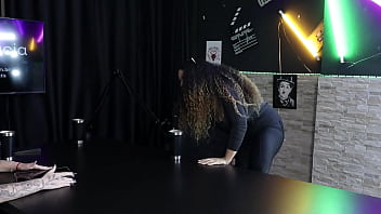 Morena safada faz stripper após falar das exigências de se fazer uma live e participou de uma suruba sem consentimento - charlottye watch sheer red