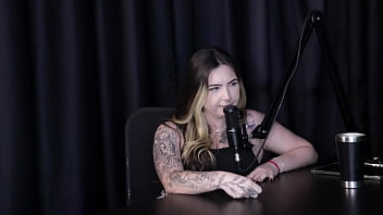 Morena safada faz stripper após falar das exigências de se fazer uma live e participou de uma suruba sem consentimento - charlottye watch sheer red