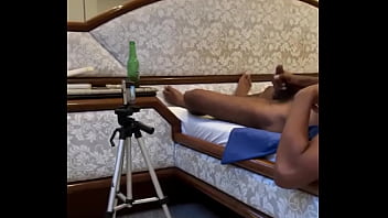 Ao vivo aqui no motel gravando o puto se transmitindo - ele adora se exibir - preto pentelhudo cheio de sebo