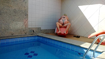 My sister-in-law thought she was alone at home so i caught her masturbating in the pool i couldn't resist and went to help her
