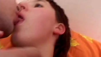 Video amatoriale italiano tra amici che gemono forte