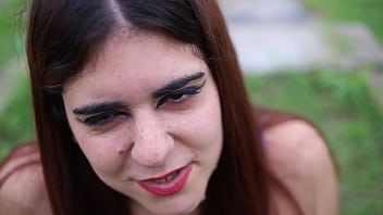 Recién dejada por su ex cornudo termina desquitándose con un desconocido que la hace gritar como nunca"
