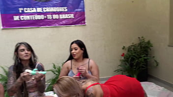 Chamei as meninas da igreja pra orar aqui em casa e o culto acabou em chupação de buceta completo no sheer red