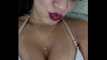Intediada grazy moreno se masturba em vídeo chamada