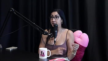Morena safada mostra os lindos peitos e a buceta depois de falar que queria transar mas os homens não chegavam e brindaram aos hates - renatinha melo watch sheer red