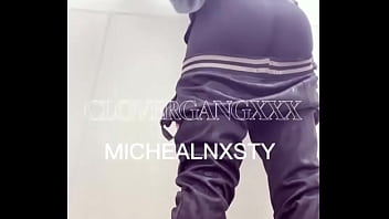 Sometimes i get side track all i was supposed to be doing was using the bathroom but yall no me full video includes ass