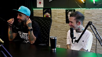 Fez um vídeo mijando de mãos dadas não solta squirting entraram no pornô por gostar de sexo e o ciúmes e receio de gravar - casal dna watch sheer red